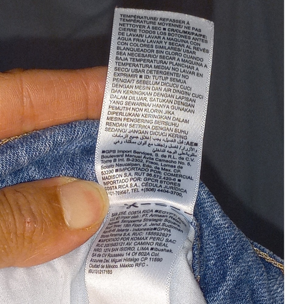 Old Navy Boyfriend Mid-Rise Jeans‎ Relaxed Fit Light Wash Denim Everyday Size 8 - Picture 5 of 5